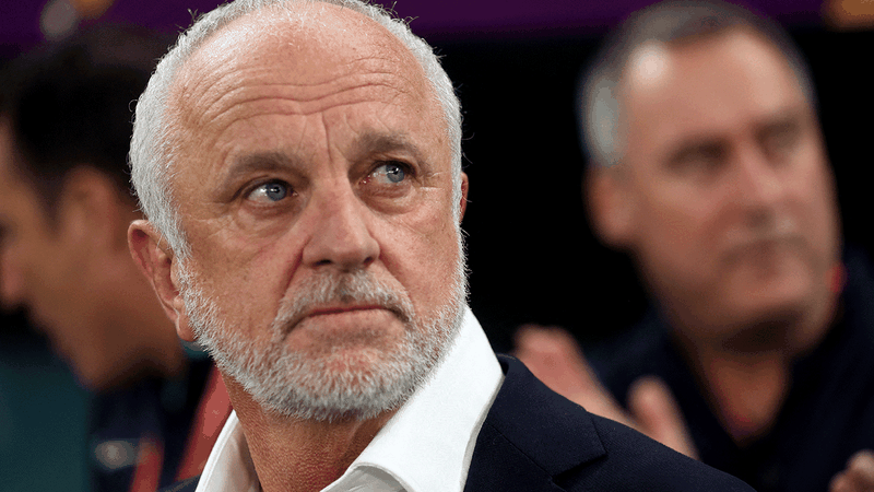 Arnold to stay on as Socceroos coach