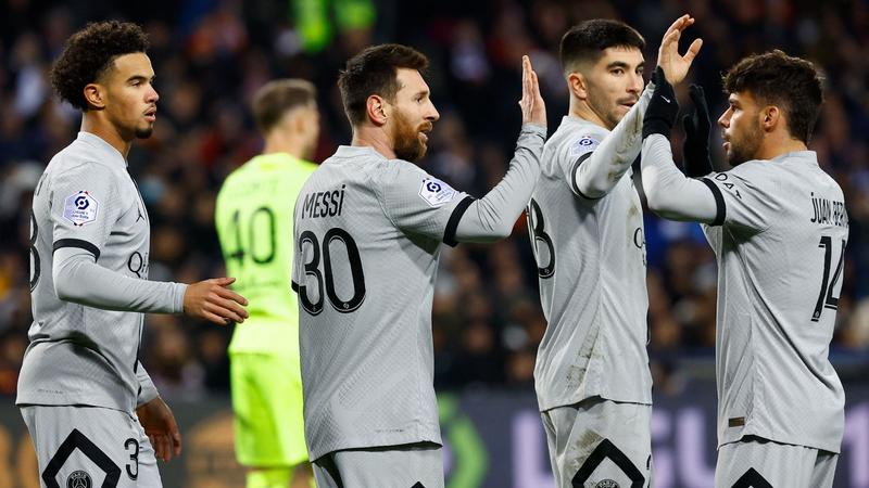 Mbappe misses penalty, comes off injured in PSG win