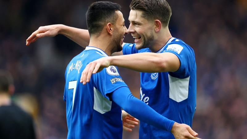 Premier League leaders Arsenal beaten 1-0 by Everton