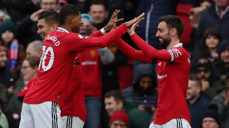 Man Utd edge past Palace after Casemiro red card