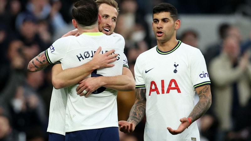 Kane becomes Spurs' record scorer as Man City suffer title blow