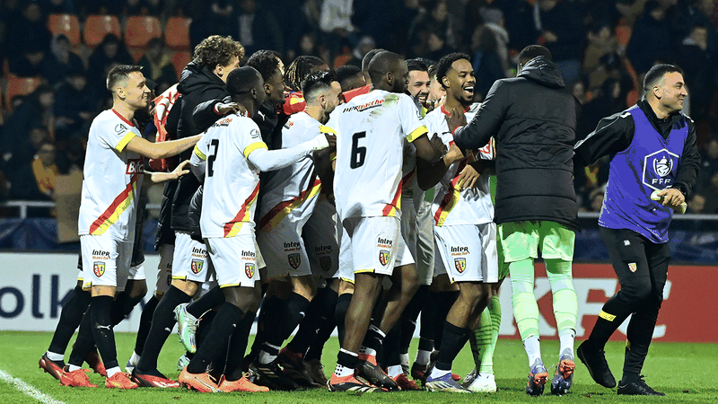 Lens edges Lorient on penalties