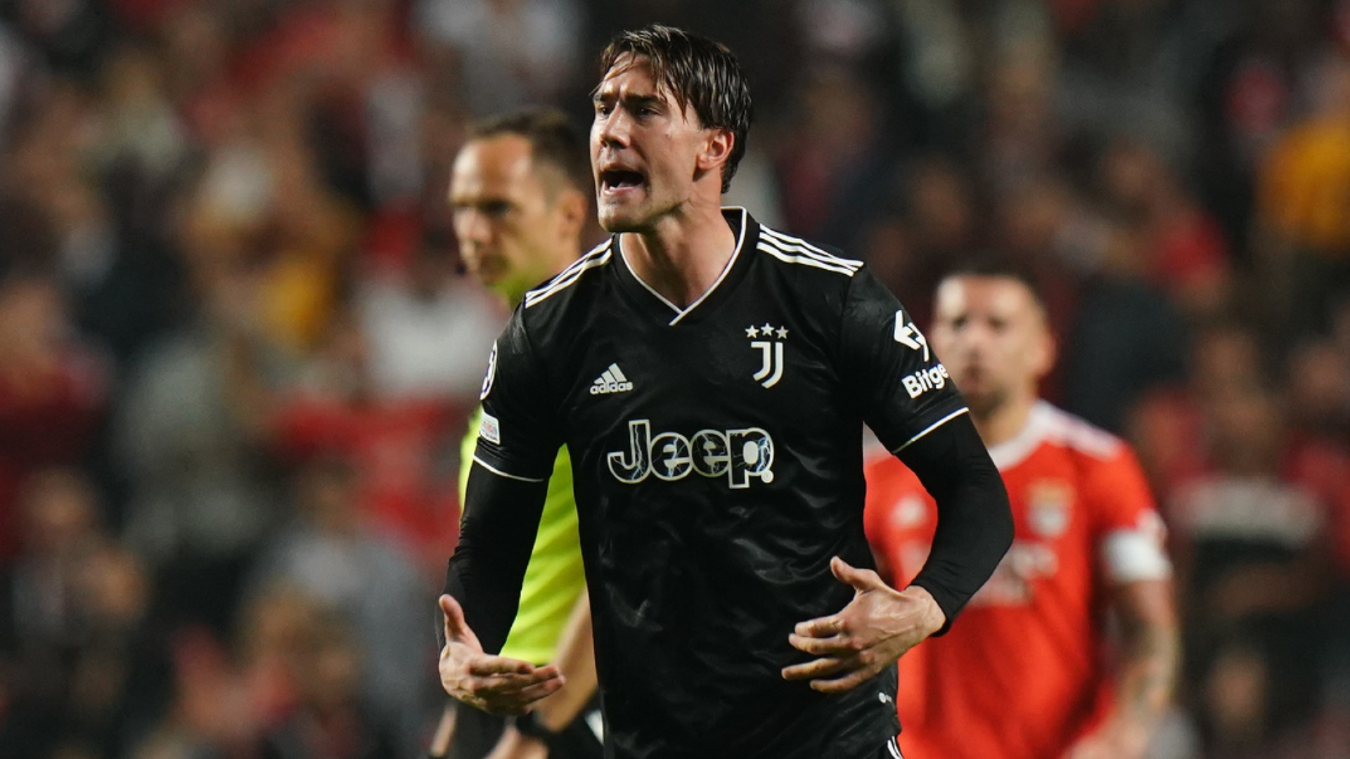 Vlahovic should stick with Juventus after 'storm'