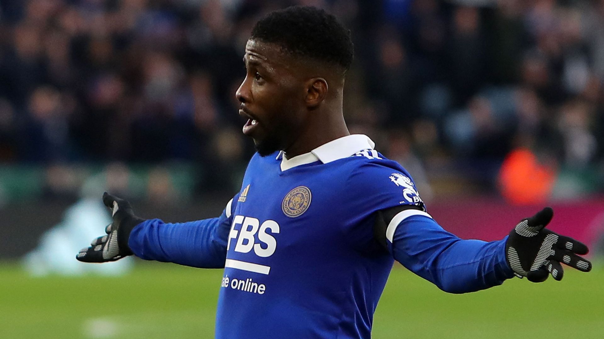 Leicester fightback stuns Spurs on Conte return