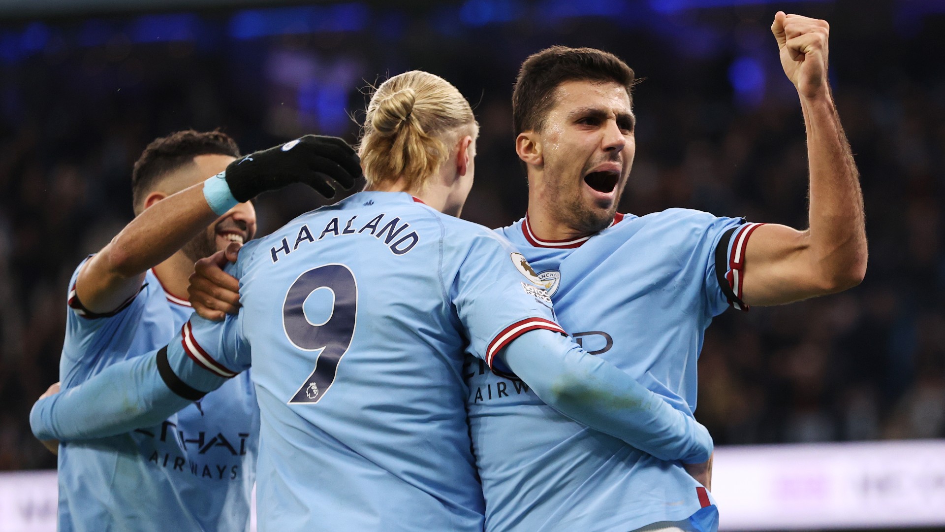 Manchester City overwhelms Aston Villa to close in on Arsenal
