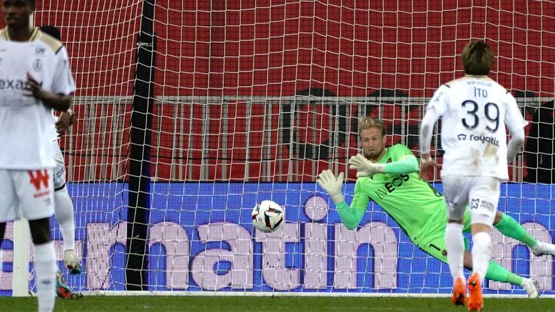 Kasper Schmeichel saves a point for Nice vs. Reims