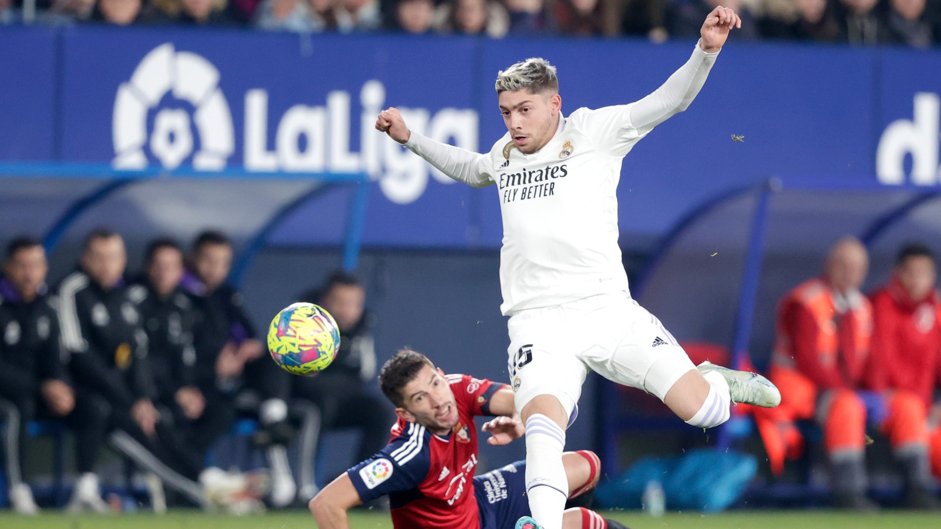 Real Madrid late show keeps pressure on Barcelona