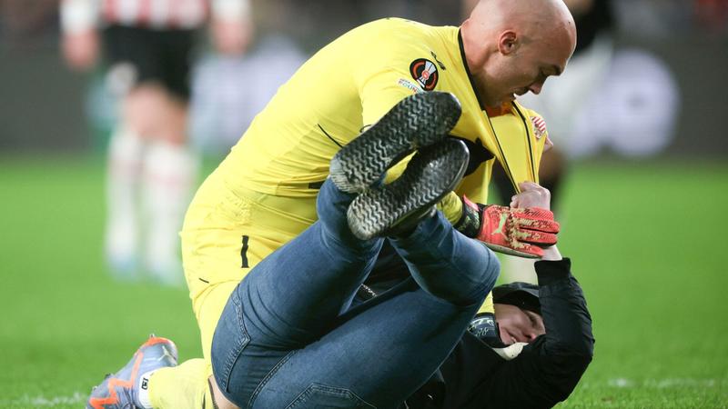 Ligue Europa : L’UEFA envisage d’ouvrir une enquête après l’agression sur Marko Dmitrovic