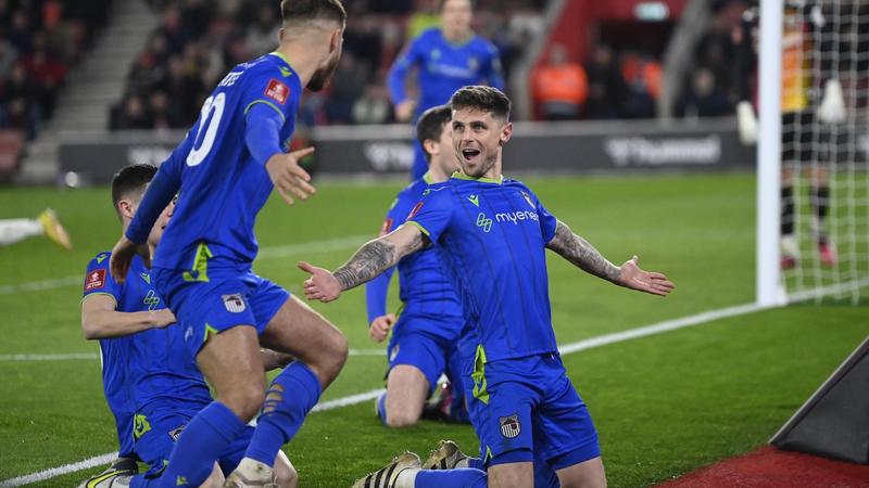 FA Cup : Southampton (PL) n'a pas pu toucher à Grimsby (D4), qui crée un exploit retentissant !