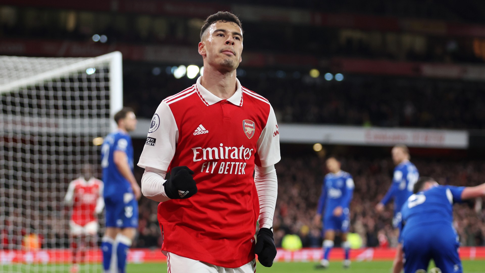 Rampant Arsenal thumps Everton to go five-points clear