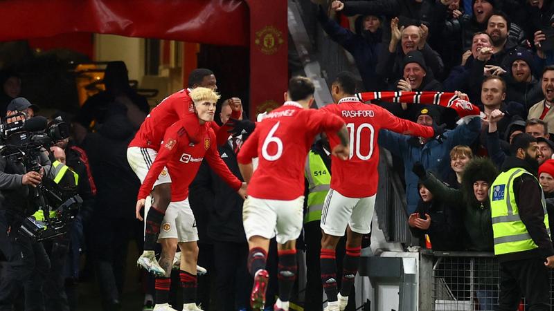 Man Utd beat West Ham to reach FA Cup quarters as Spurs dumped out