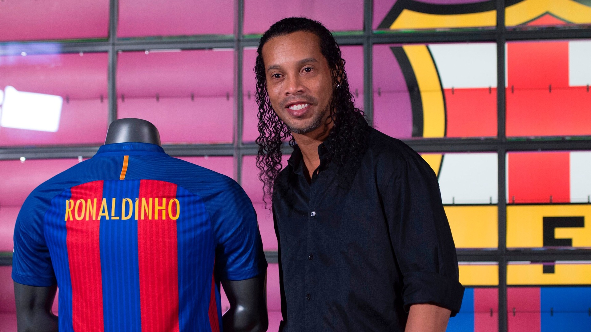 Barcelona snaps up Ronaldinho's son