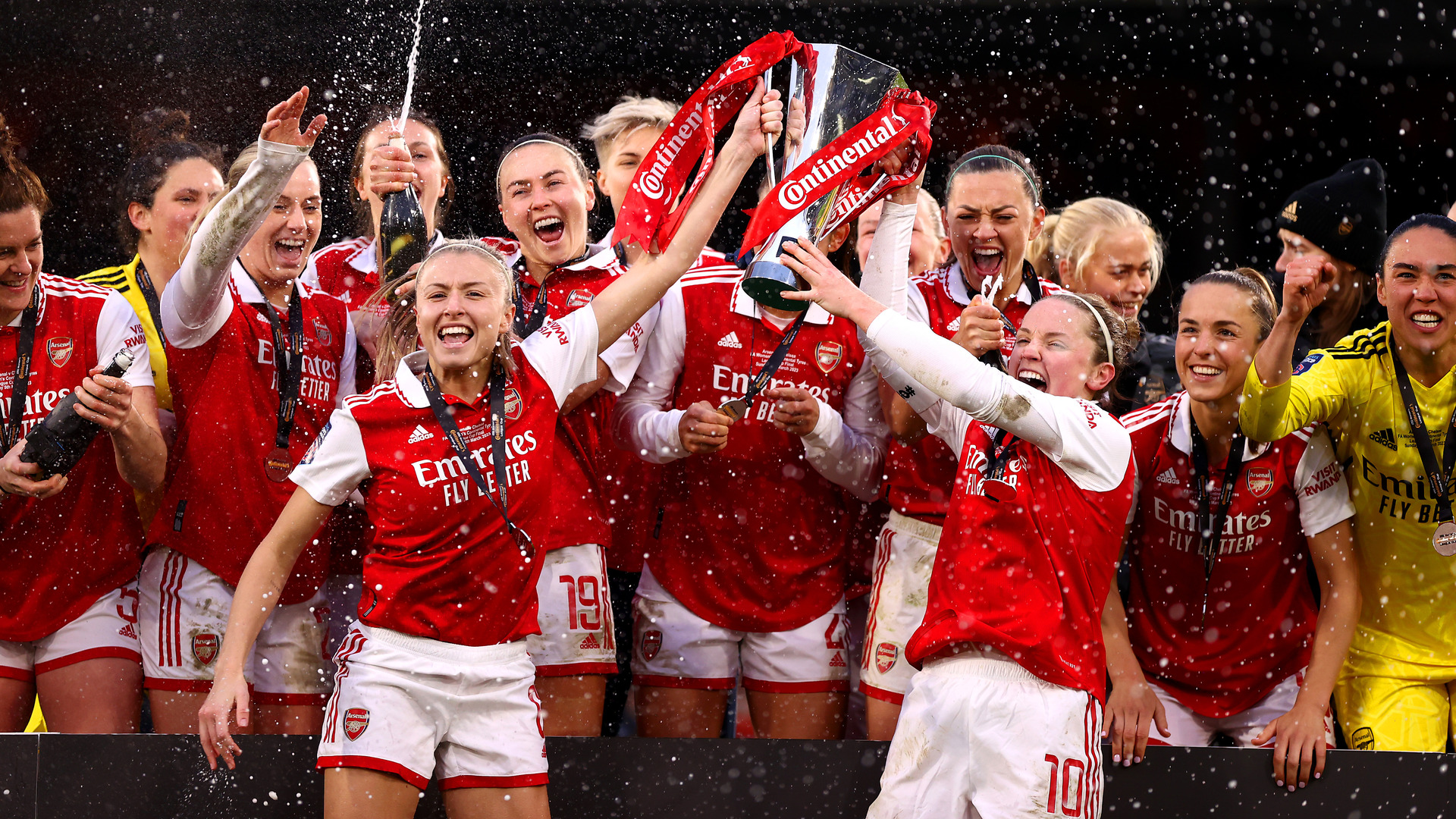 Arsenal sinks Chelsea to end trophy wait