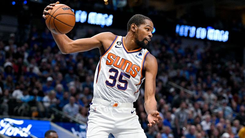 NBA Round up - Durant dazzles as Suns sink Mavs, Curry tastes defeat on return