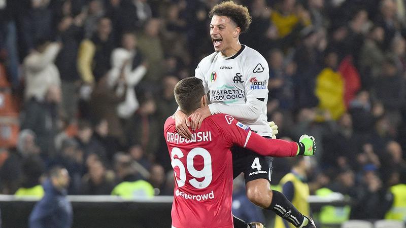 Spezia stuns Inter as Napoli takes benefit