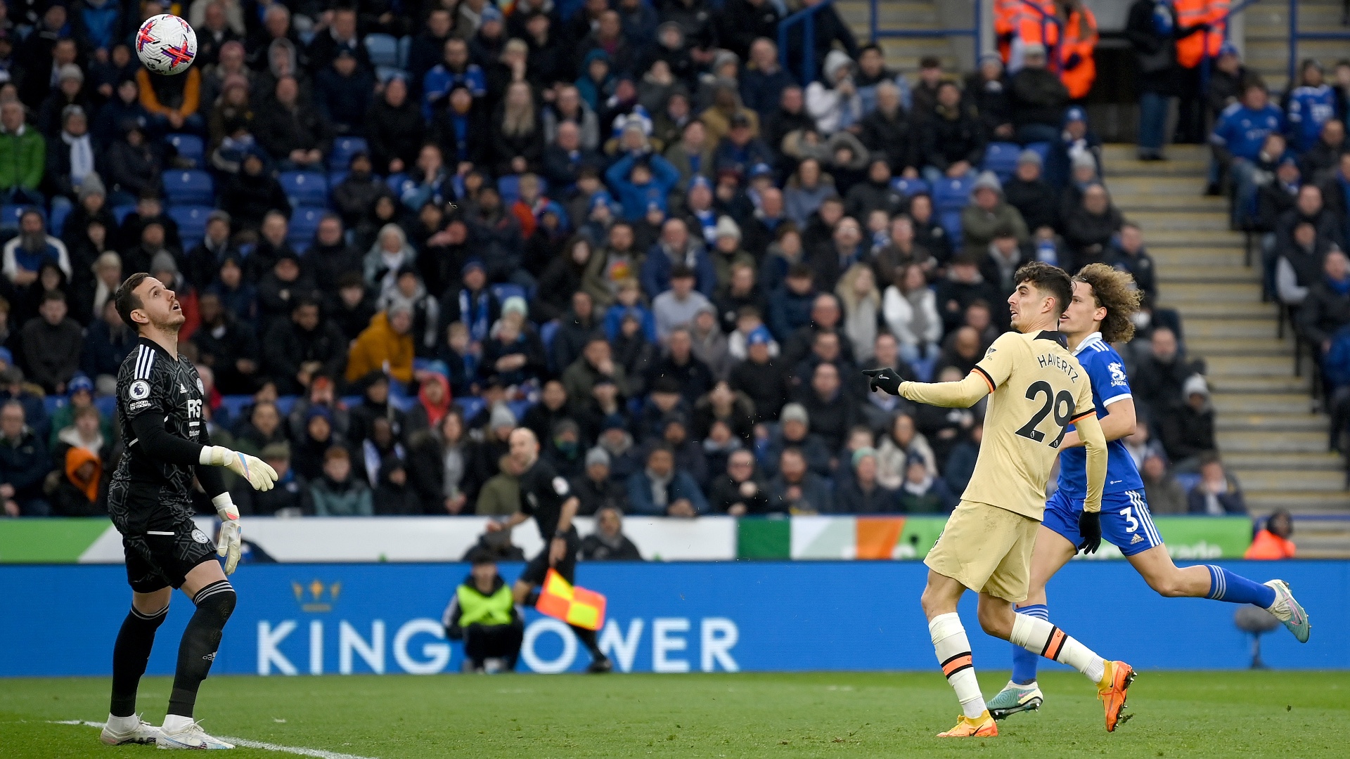 Chelsea puts three past 10-man Leicester