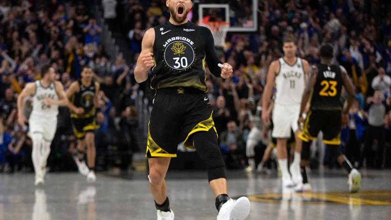 NBA Round up - Curry's late heroics lift Warriors over Giannis-less Bucks