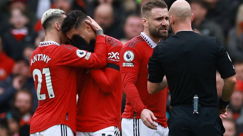Casemiro sent off as Man Utd draw with Southampton