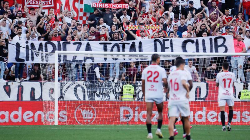 Liga : Les supporters lancent de faux billets en tribunes pour dénoncer l'affaire Negreira