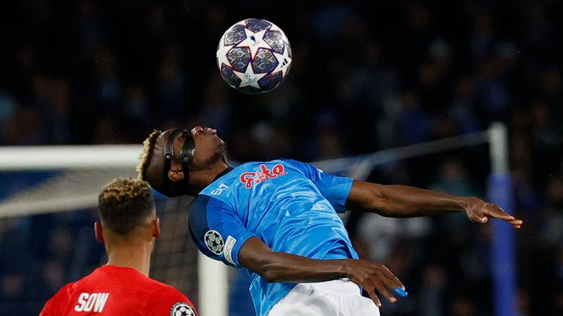 Ligue des Champions : Victor Osimhen débloque la situation d'un coup de tête imparable !