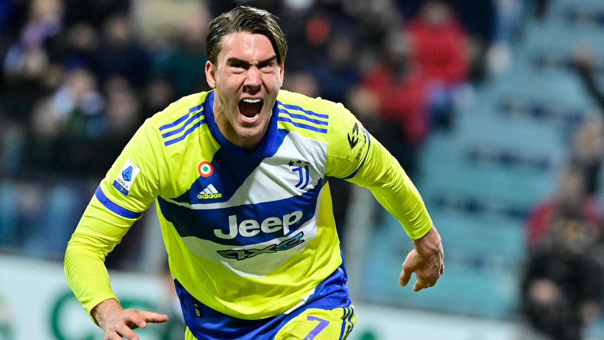 Vlahovic winner keeps Juve in Scudetto hunt