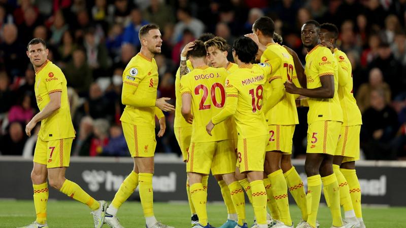 Liverpool beat Southampton to take title race to final day