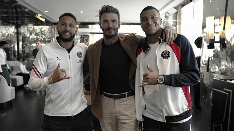 David Beckham rend visite aux joueurs du PSG au Qatar !