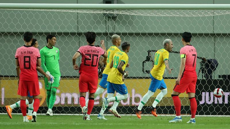 Two-goal Neymar closes on Pele record in big Brazil win