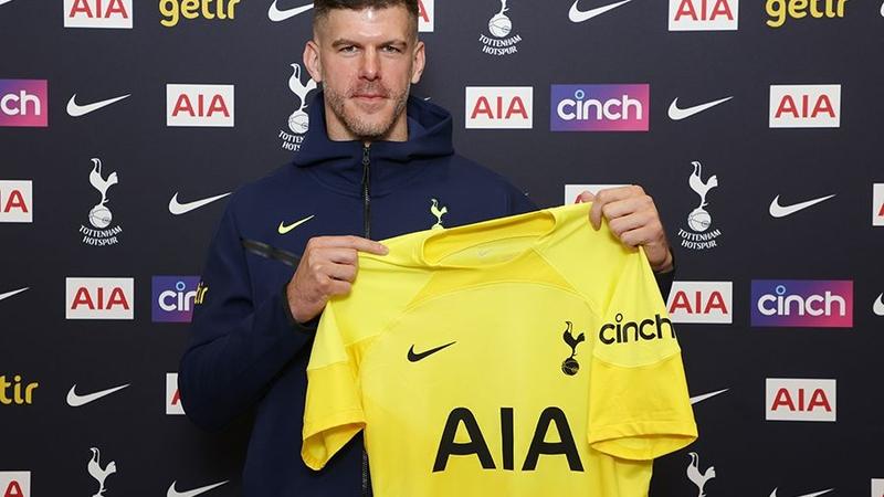 Tottenham sign keeper Forster on free transfer from Southampton