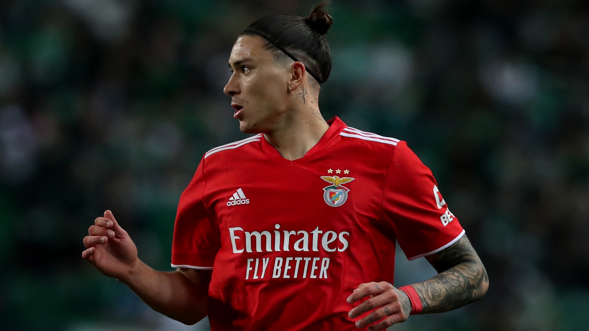 Liverpool signs Uruguay striker Darwin Nunez