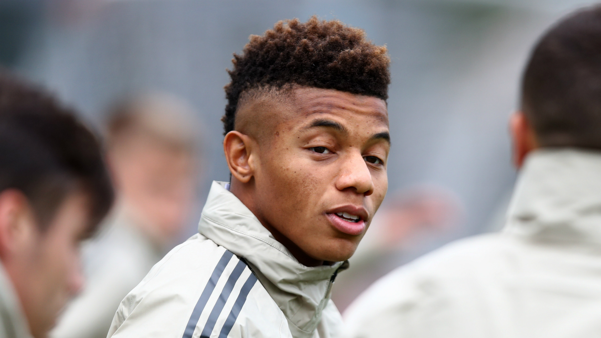 Benfica signs Brazil winger Neres after Nunez sale
