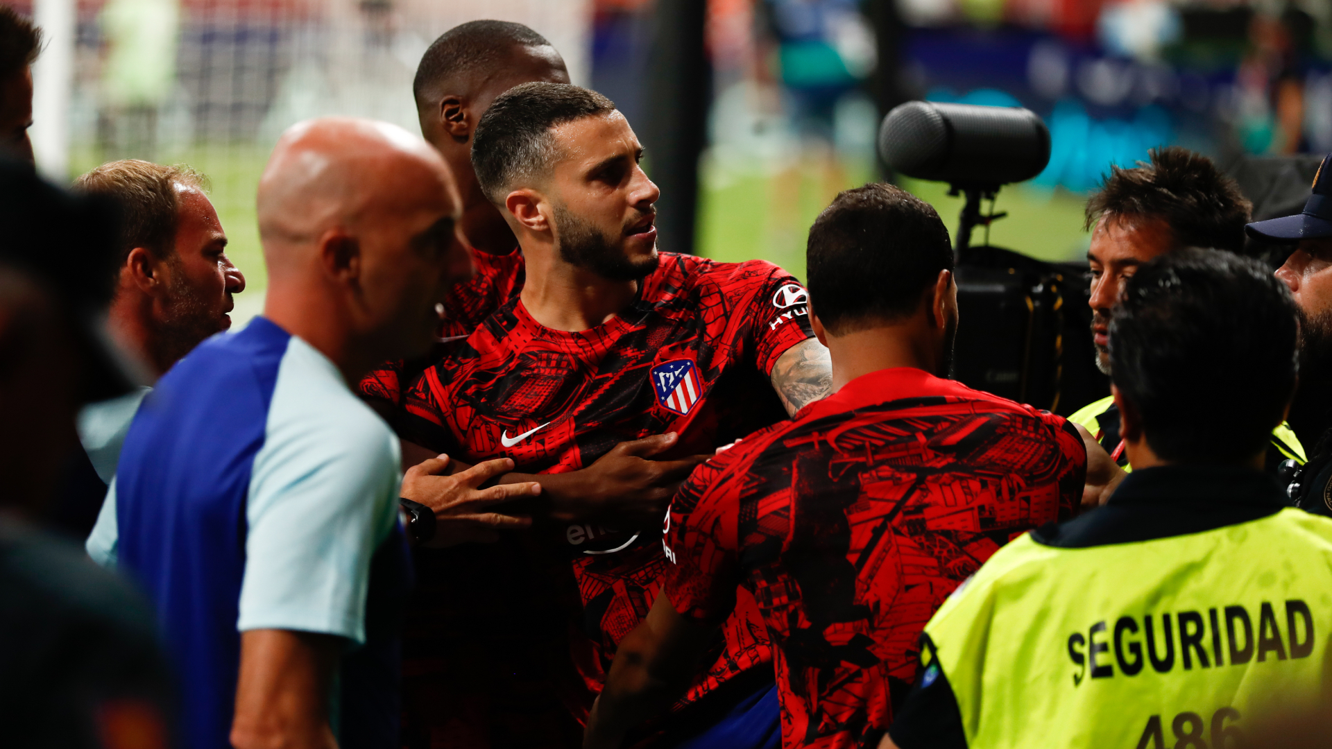 Atleti's Hermoso restrained after confronting fans