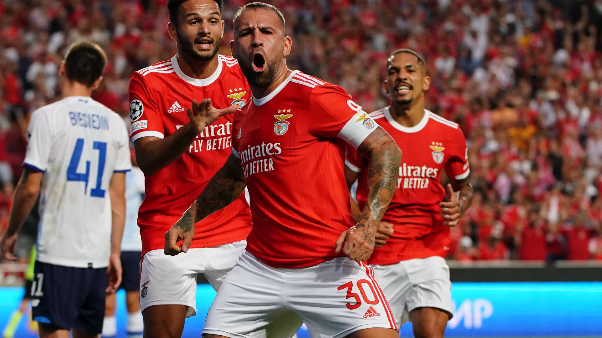 Benfica cruises through to UCL group stage