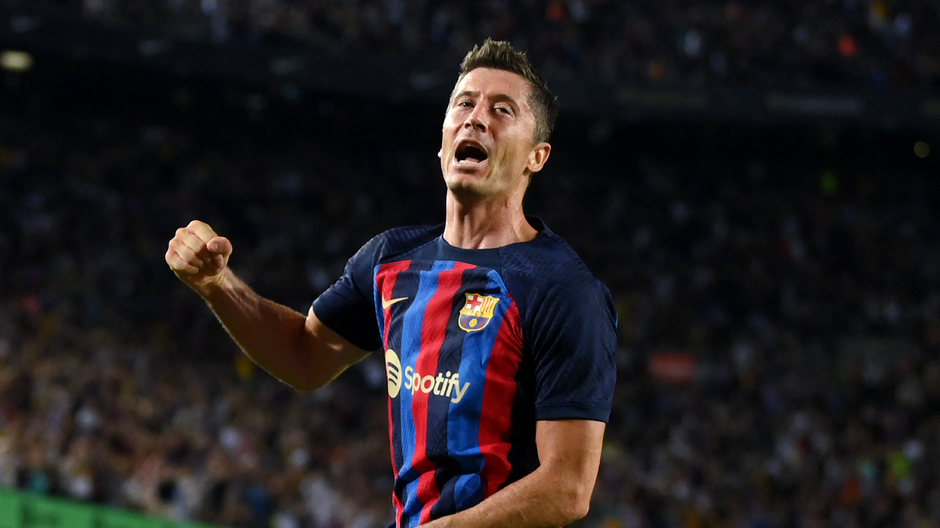 Lethal Lewandowski strikes twice in Barca rout