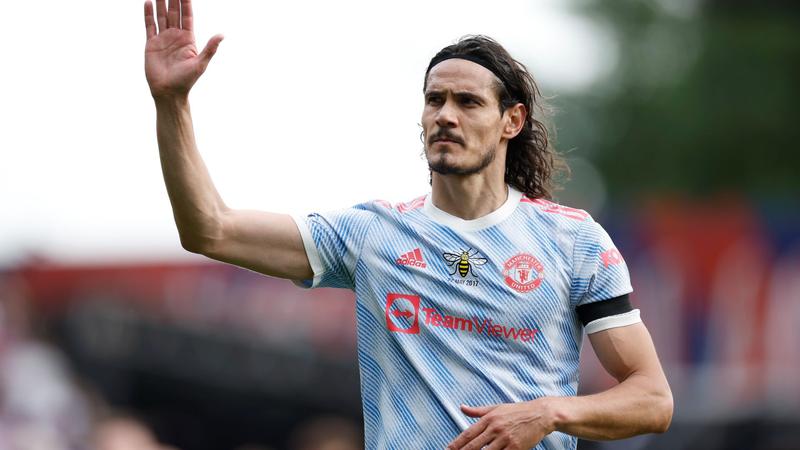 Edinson Cavani joins Spain's Valencia