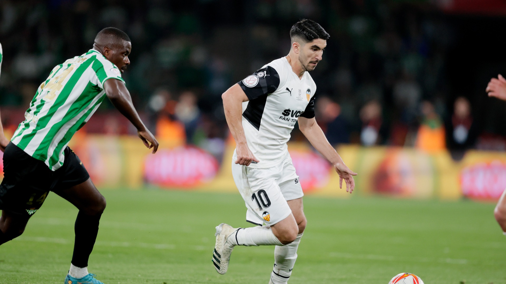PSG sign Valencia talisman Carlos Soler