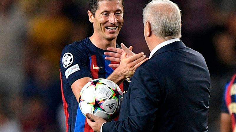 Lewandowski scores hat-trick as Barcelona thrash Plzen
