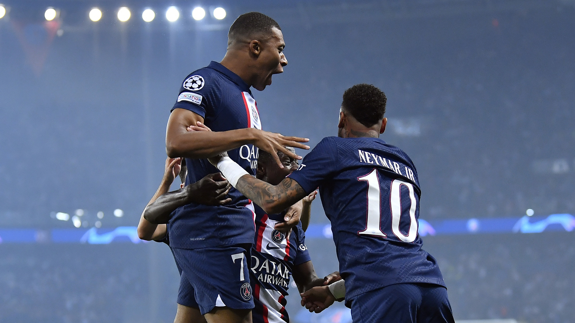 PSG boss pulls Mbappe and Neymar aside