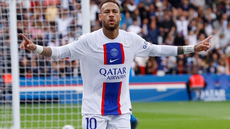 Neymar scores, Donnarumma saves penalty in PSG win