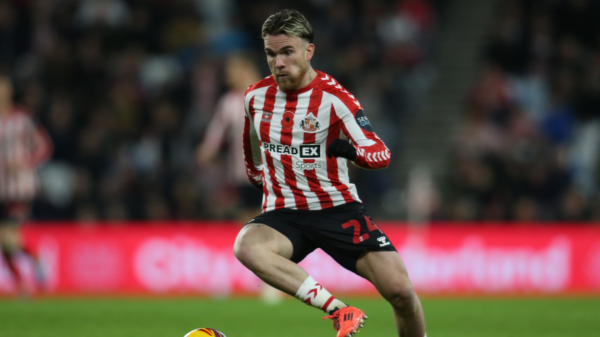 Sunderland go top with draw