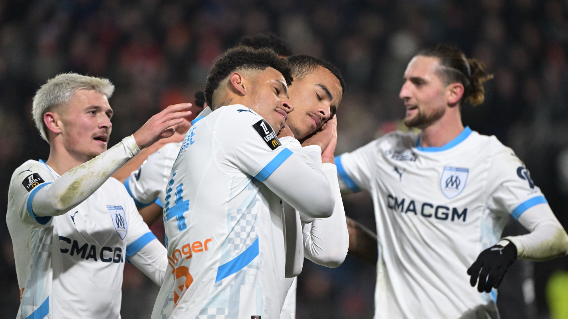 Marseille close gap on PSG