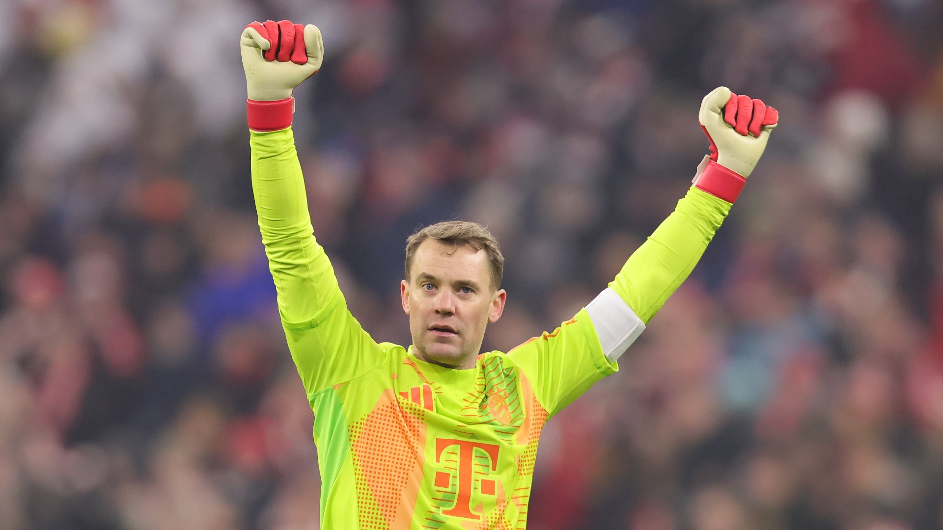 Neuer extends Bayern stay