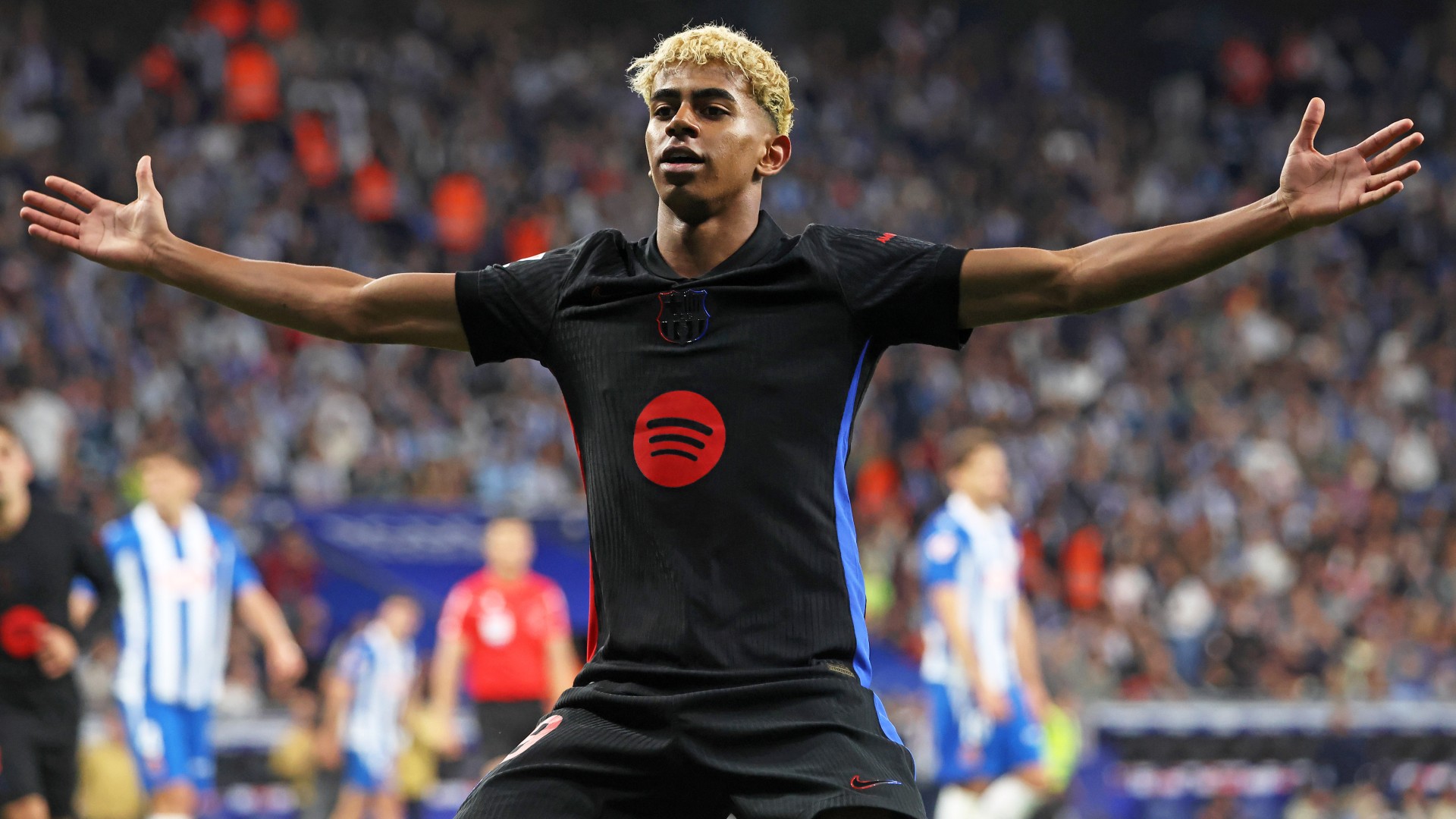 Yamal extends Barcelona contract