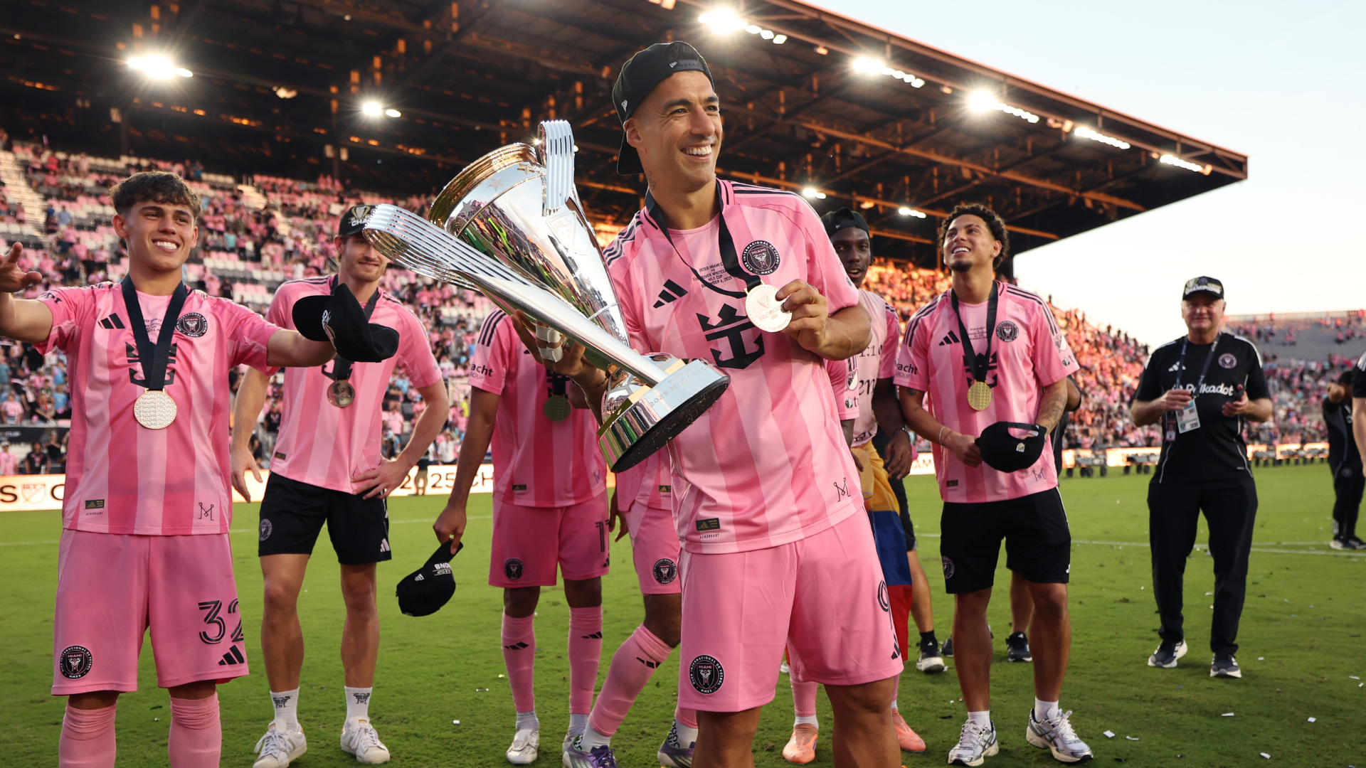 Suarez extends Inter Miami stay