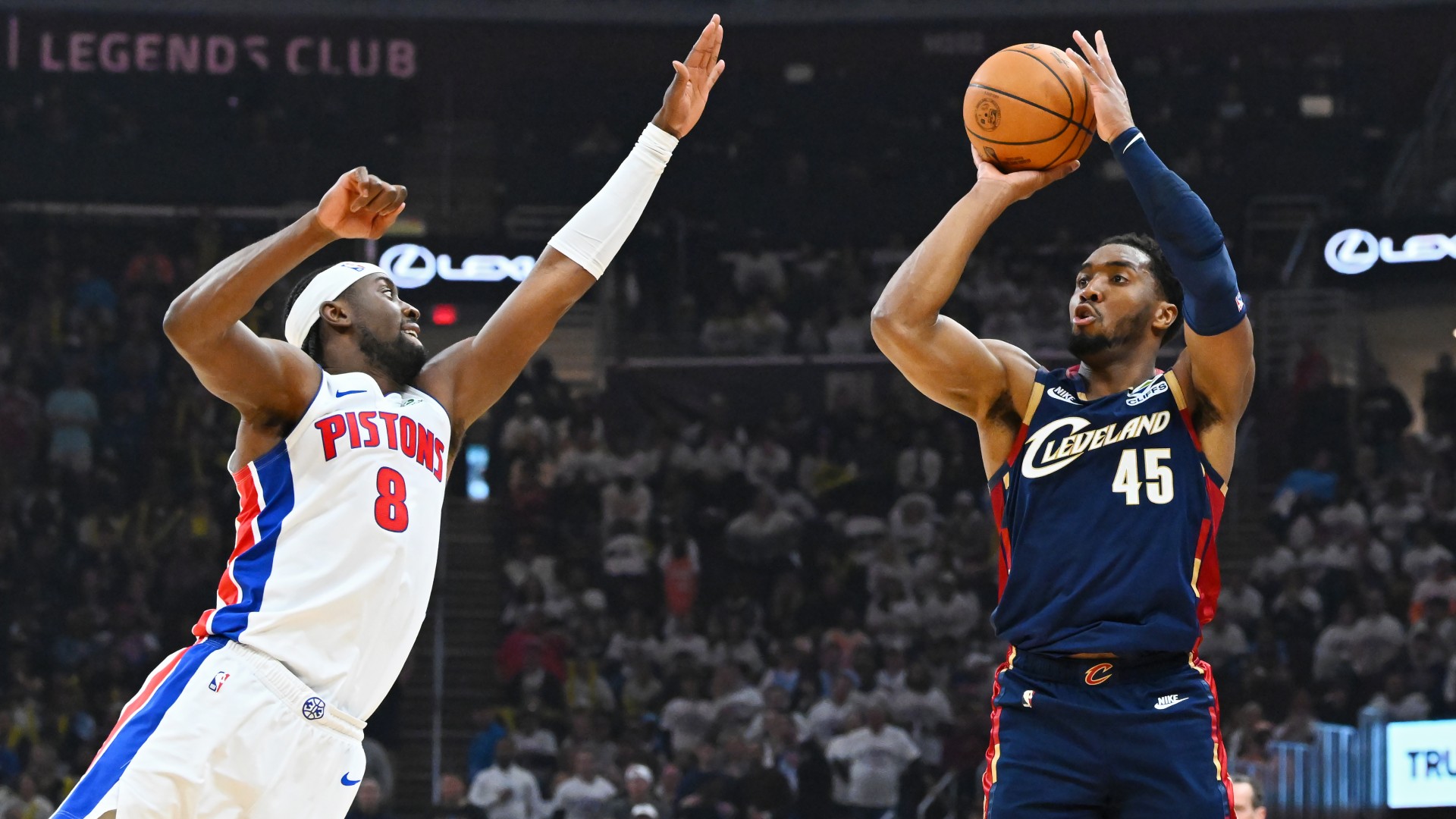 Cavs pull even with Pistons