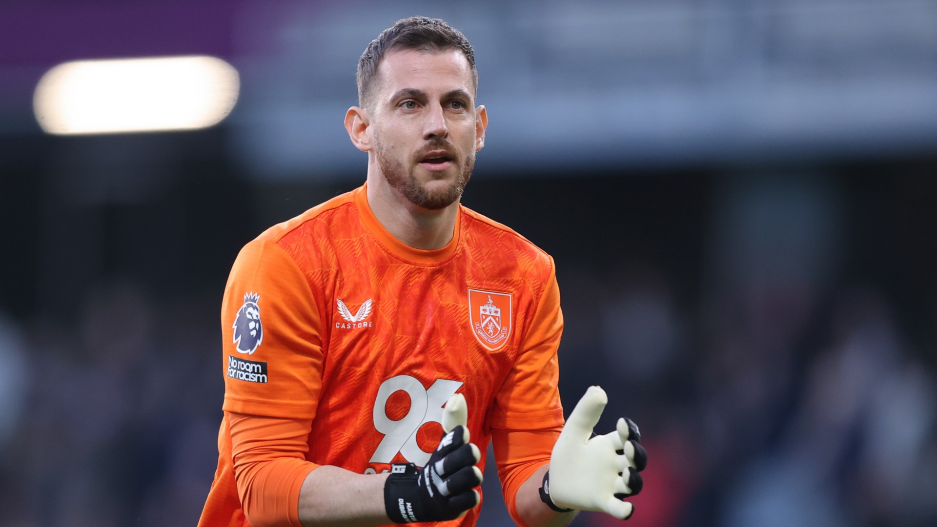 Spurs complete Dubravka deal