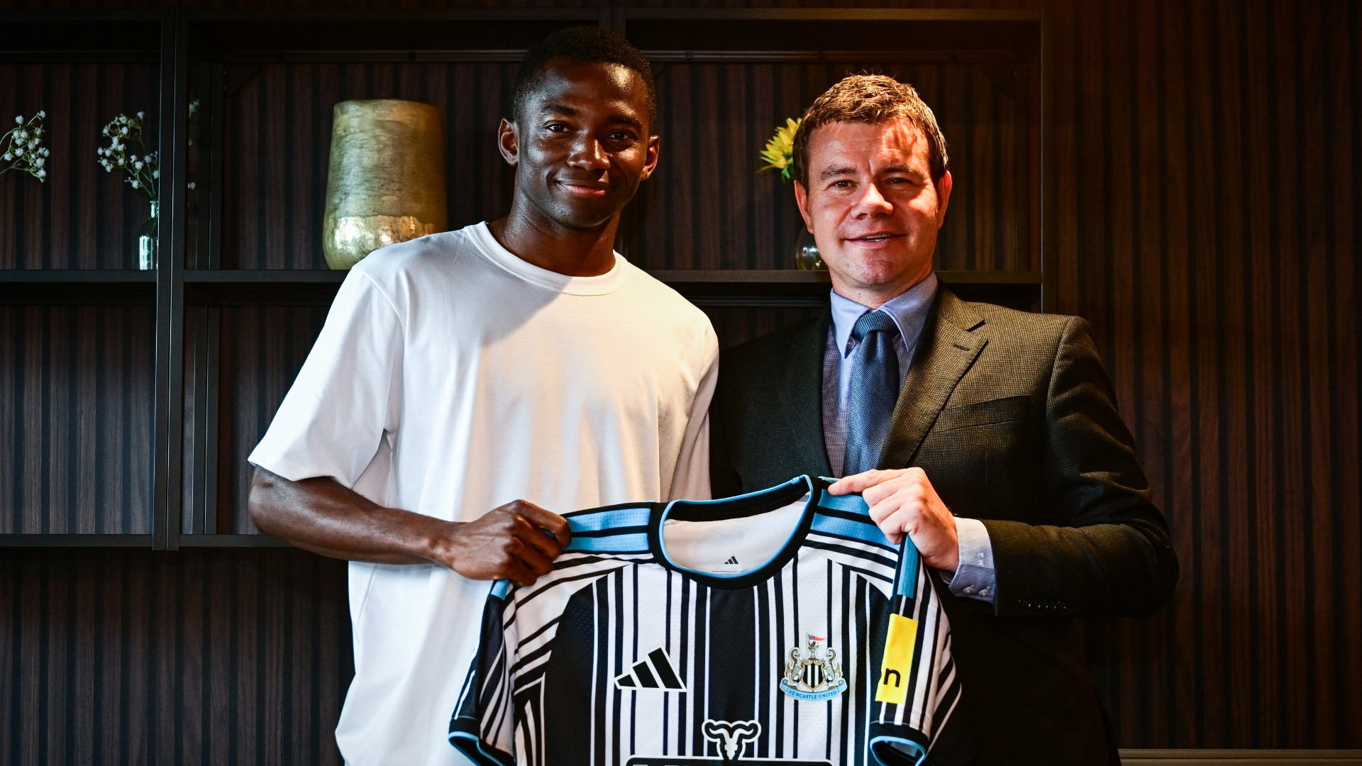 Toure signs for Newcastle