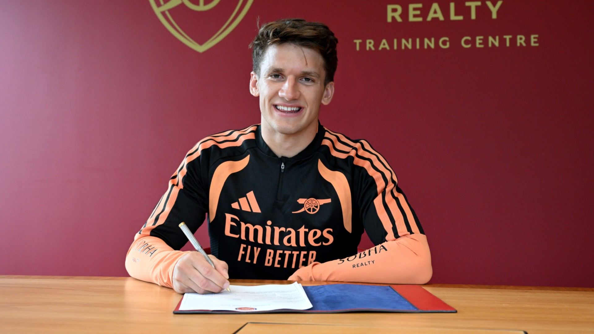 Arsenal sign Tzolis for £34m