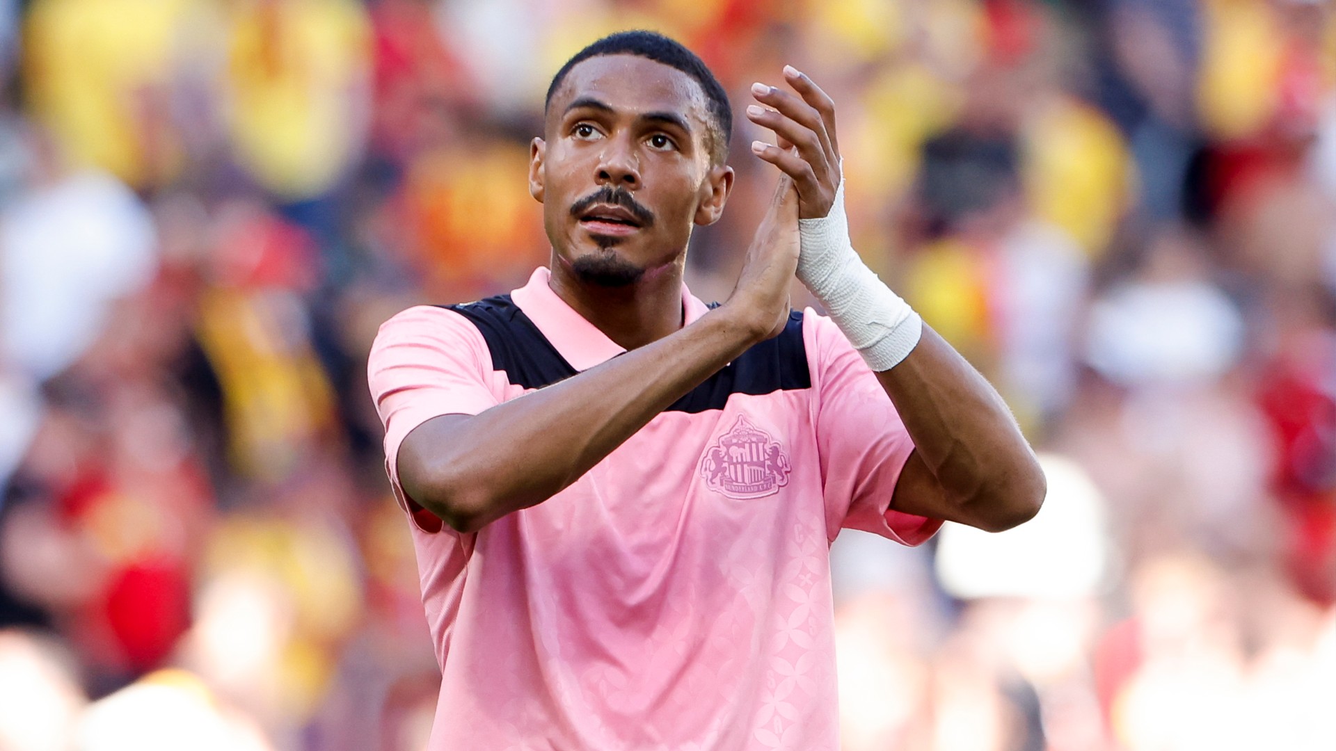 Isidor signs new Sunderland deal