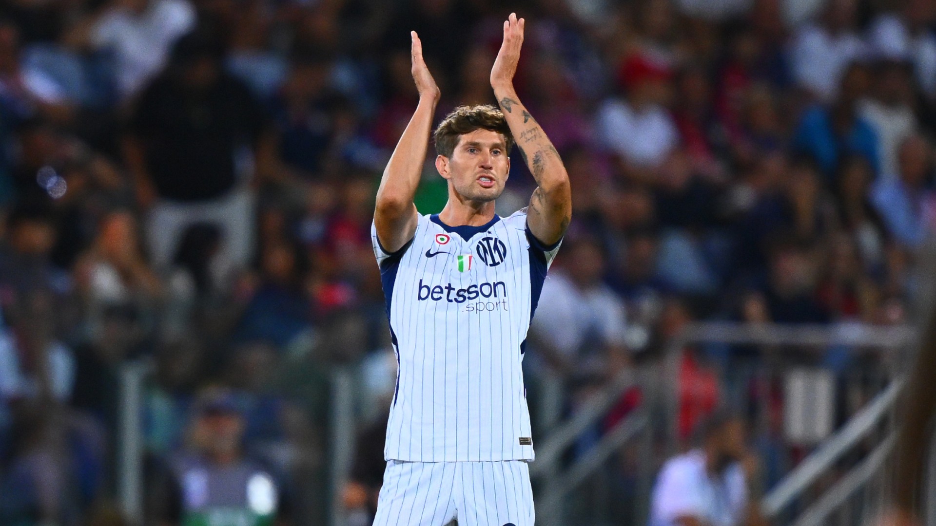Chivu lauds Stones, Jones